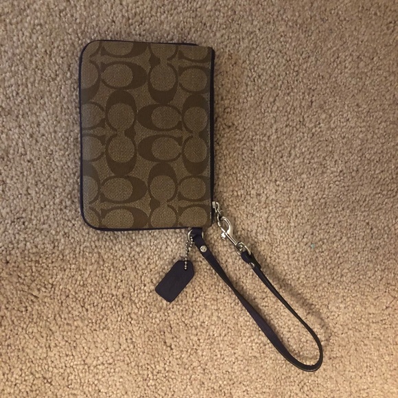 Coach wristlet - Picture 2 of 2